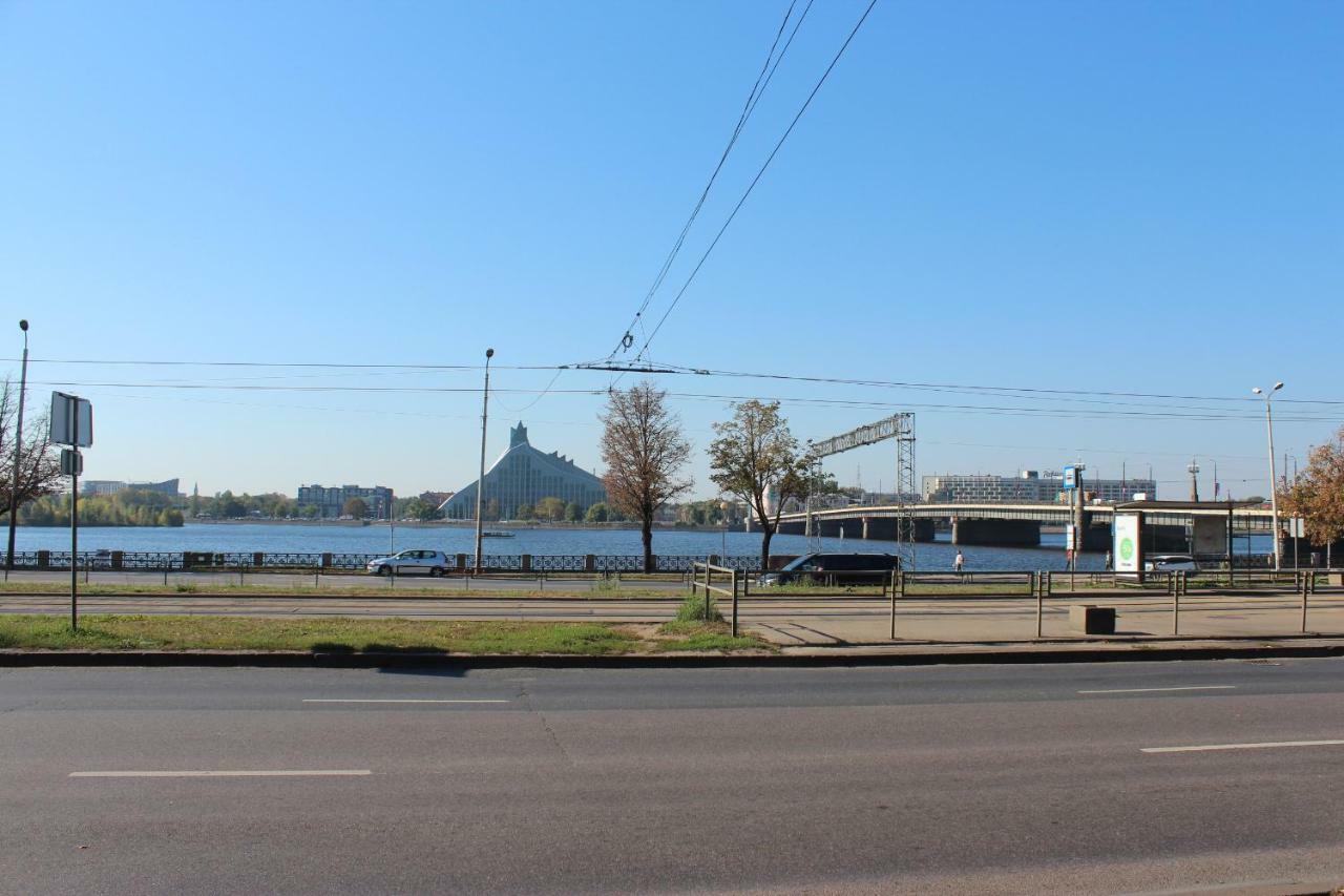 Three-Bedroom Apartment On Peldu 19 Riga Exteriör bild